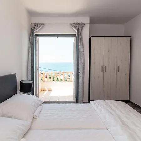 Guest house Summer , 4 Rooms, Sea View With Jacuzzi
