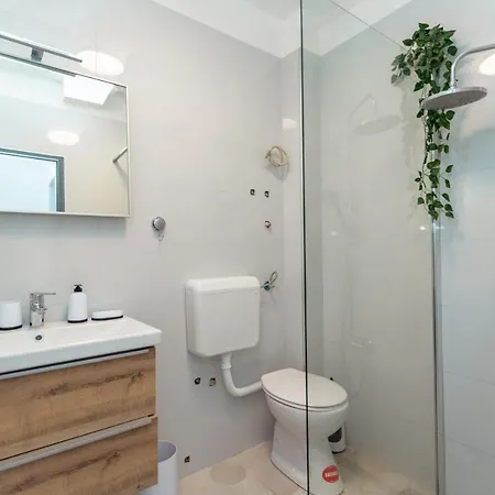 Guest house Summer , 4 Rooms, Sea View With Jacuzzi Podstrana